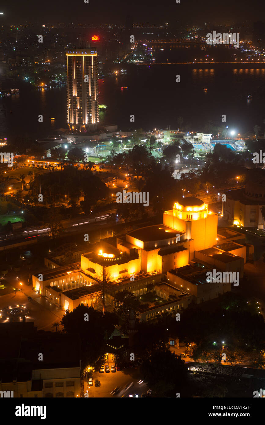 Vista notturna di Cairo e il fiume Nilo dalla Torre de Il Cairo Foto Stock