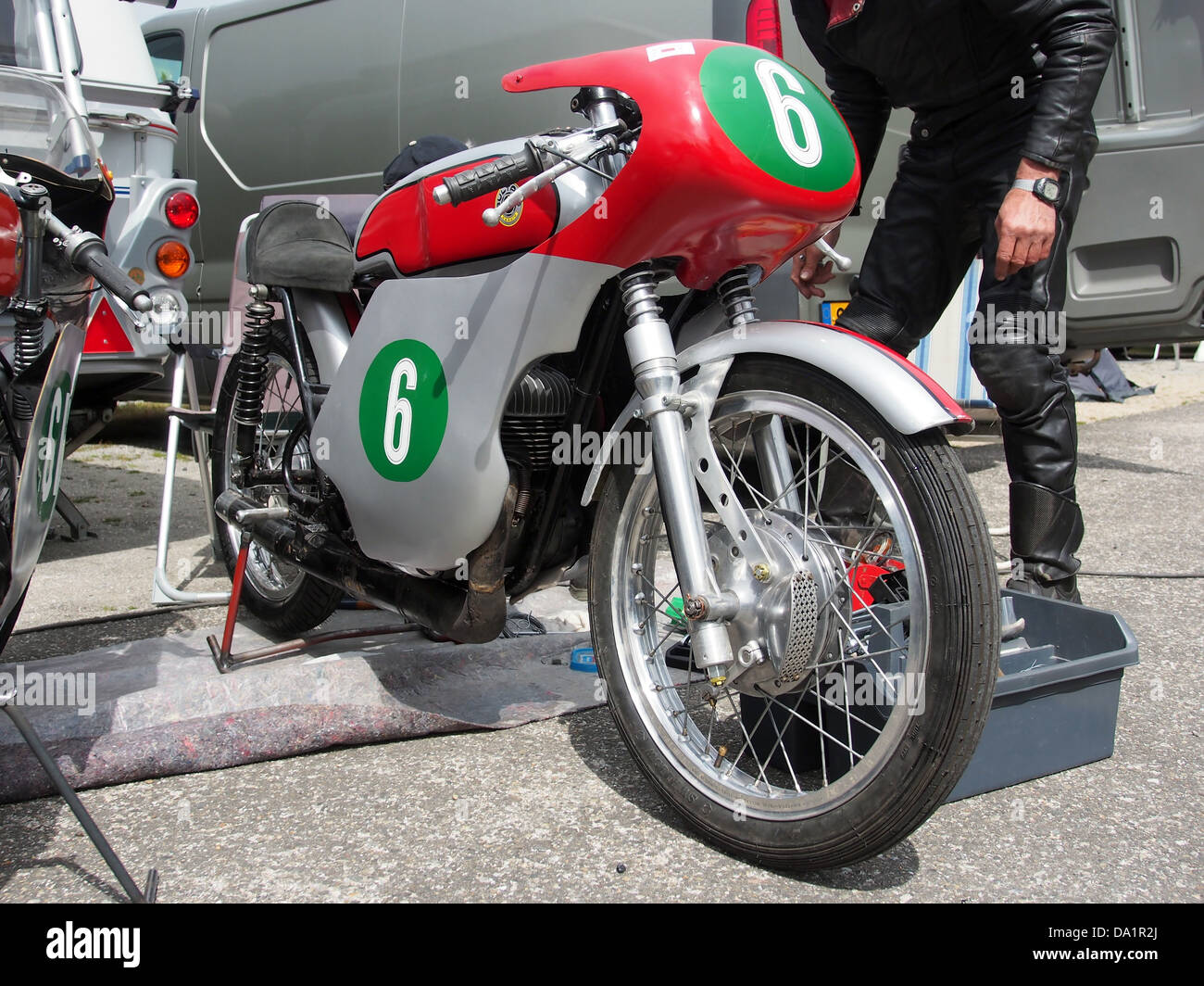 Questa immagine mostra il Bultaco No6, un modello notevole del marchio motociclistico Bultaco. La No6 era nota per le sue prestazioni negli eventi di motocross durante la metà del XX secolo. Foto Stock