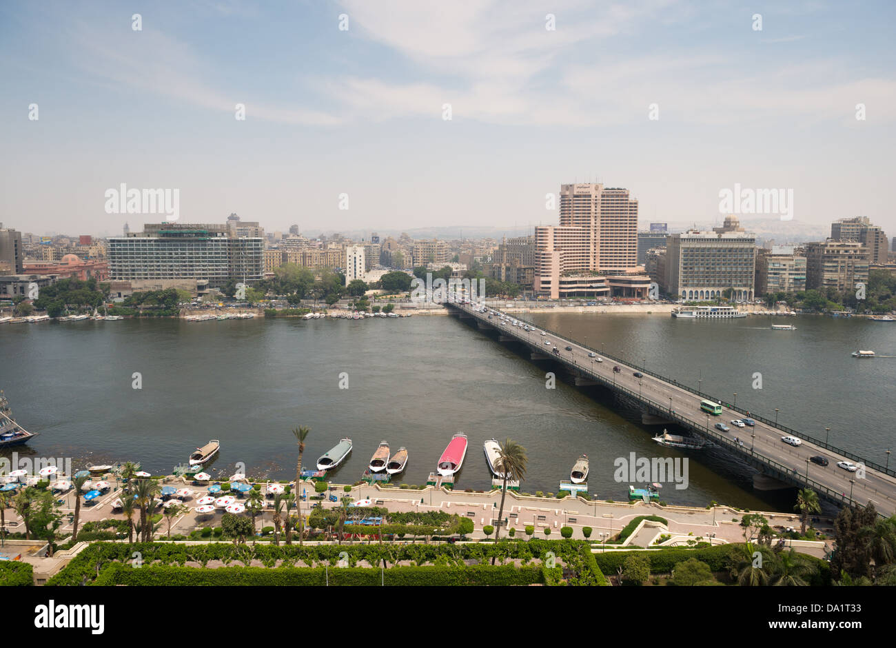 Vista della città del Cairo e ponte El-Tahrir Foto Stock