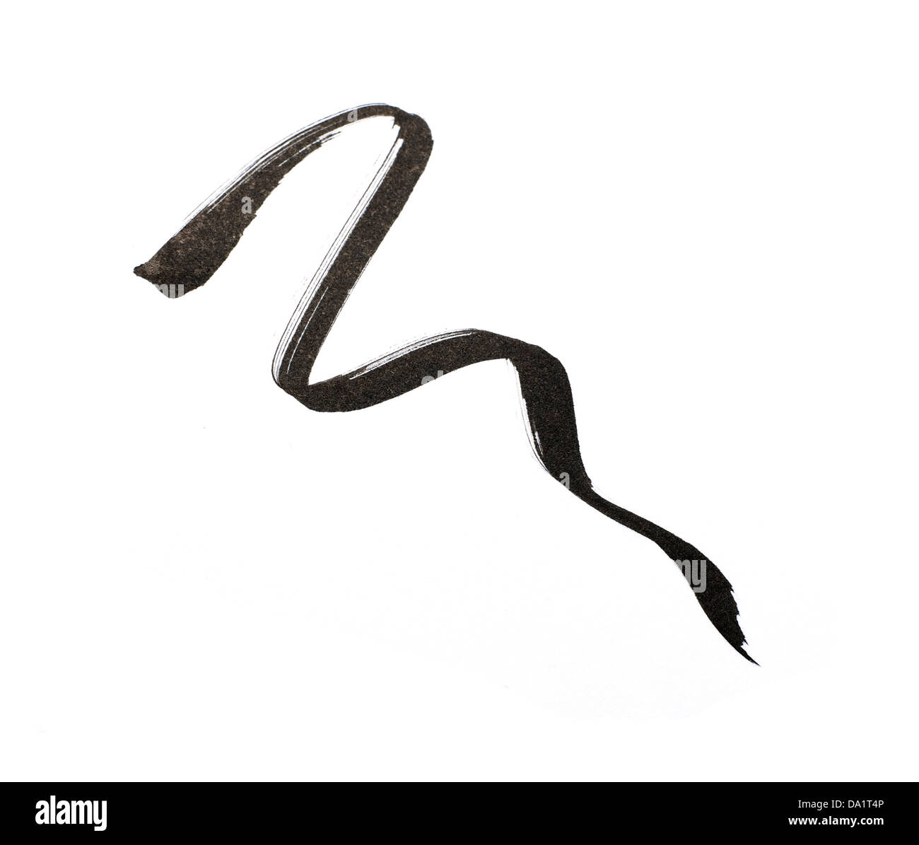 Black liquid eyeliner scarabocchio ritagliato su uno sfondo bianco Foto Stock