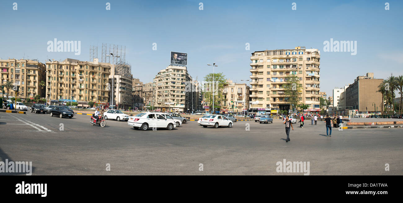 La famosa piazza Tahrir del Cairo in Egitto. Piazza Tahrir - posto ci migliaia di manifestanti hanno reso gli Egiziani rivolta nel 2011 Foto Stock