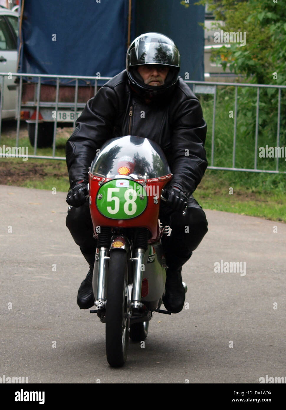 Ducati No58 è un riferimento a una moto da corsa, che mostra l'eredità del marchio nel mondo Motorsport. La Ducati No58 è spesso associata ad alte prestazioni, ingegneria avanzata e gare competitive, riflettendo la lunga storia del marchio in MotoGP e gare su strada. Foto Stock