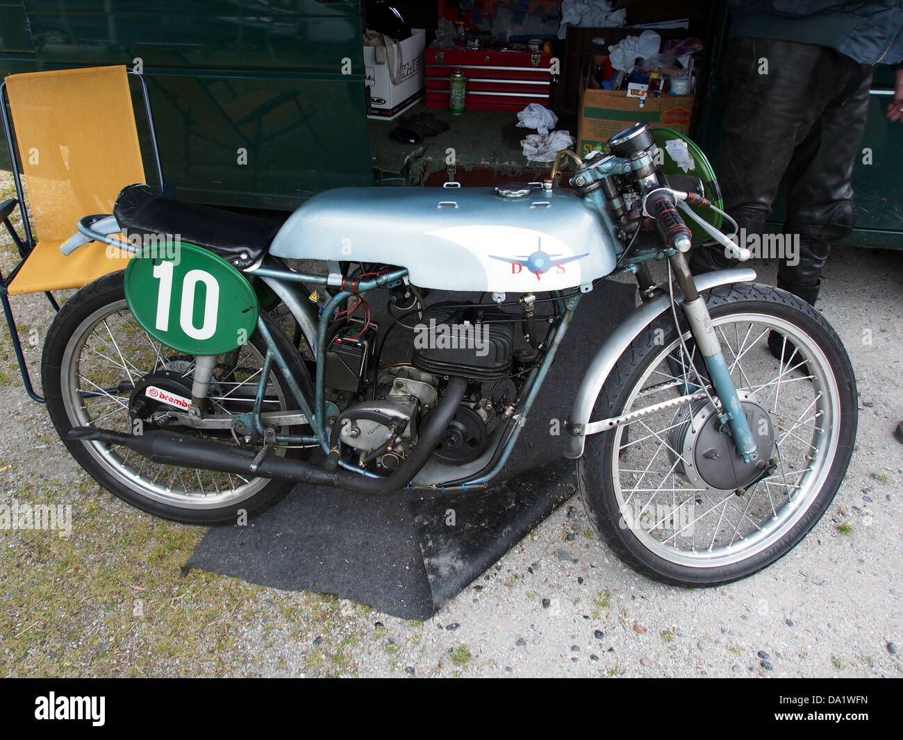 L'immagine raffigura il DVS n. 10, un riferimento specifico all'interno di una serie. I dettagli del contenuto non sono disponibili, ma è probabile che si tratti di un documento, di un elemento o di un'immagine che rappresenta una parte di una raccolta, di un progetto o di dati storici. Foto Stock