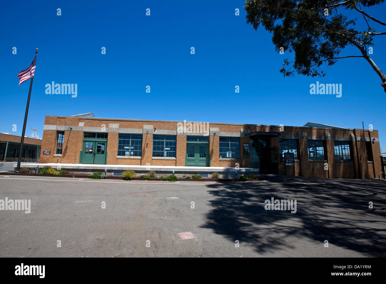 Esterno del Centro Visitatori per Rosie la rivettatrice WWII Home Front National Historic Park, Richmond, California, Stati Uniti d'America Foto Stock