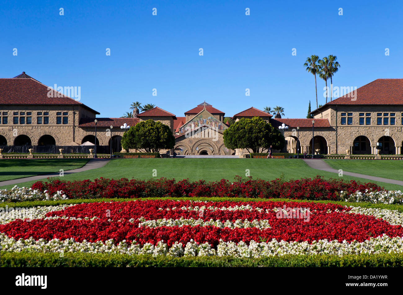 Stanford University 'S' logo in fiori, principale quad, Stanford, in California, Stati Uniti d'America Foto Stock