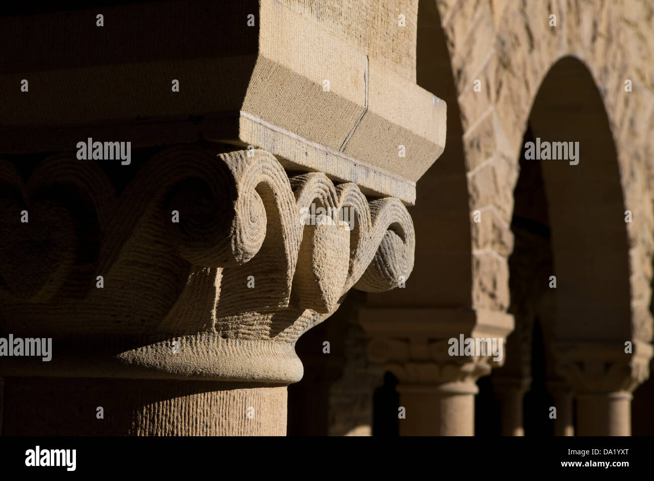 Vista in dettaglio di una colonna sulla principale quad, Stanford University, Stanford, in California, Stati Uniti d'America Foto Stock