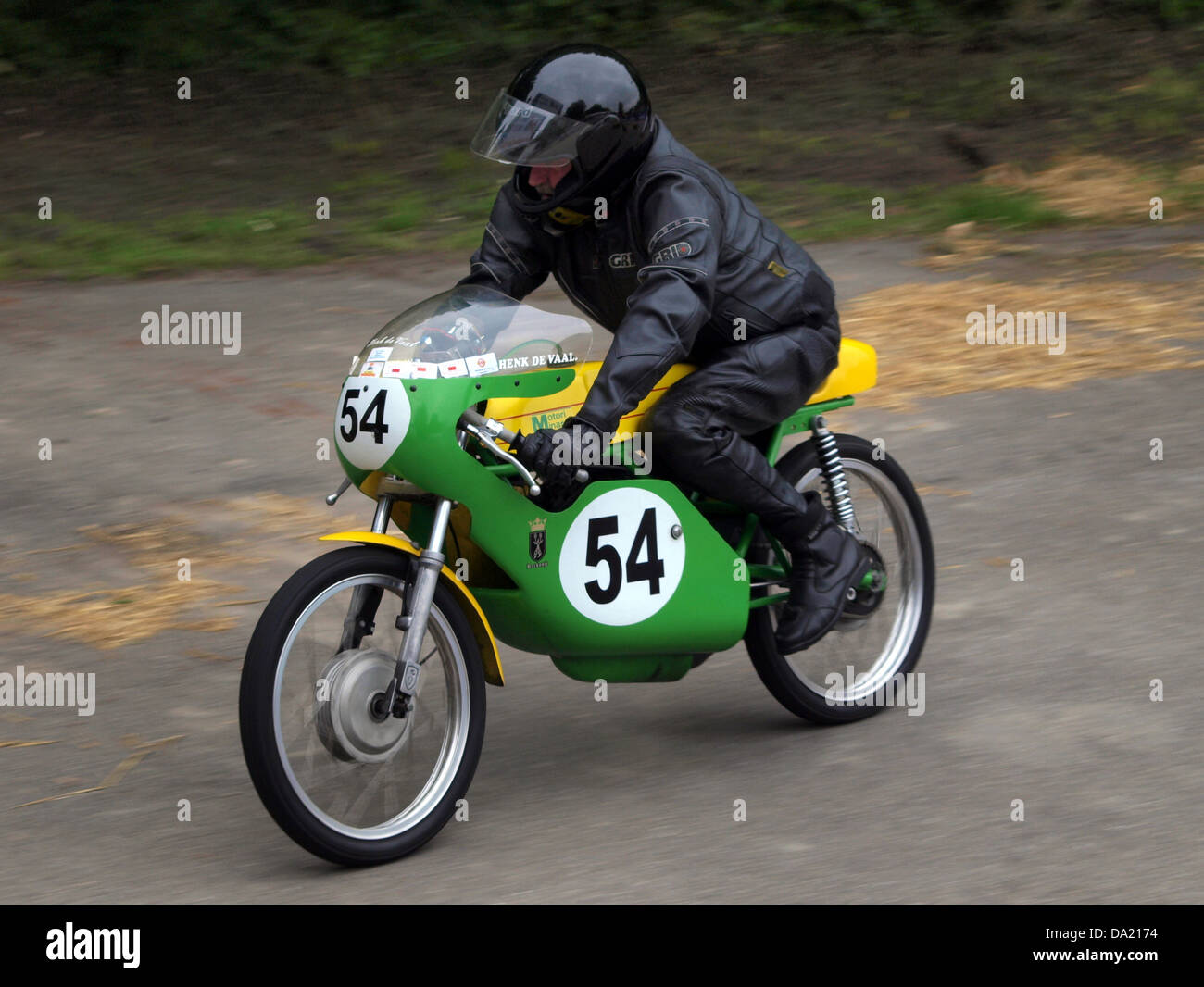 Questa immagine mostra la motori Minarelli No54153312, un modello di piccolo motore del rinomato marchio Minarelli. Il motore è noto per il suo utilizzo in vari tipi di veicoli, in particolare in scooter e motociclette leggere, evidenziando l'innovazione ingegneristica di Minarelli. Foto Stock