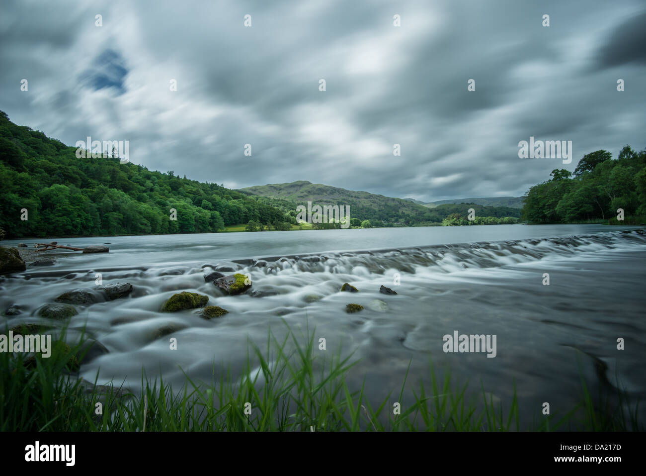 Un colpo di Grasmere lake nel Parco Nazionale del Distretto dei Laghi, Cumbria, Regno Unito Foto Stock