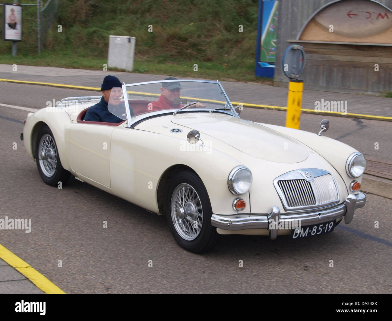 La 1961 MG 1600 A, presentata al *Nationaal Oldtimer Festival* a Zandvoort nel 2010, è una classica auto sportiva britannica nota per le sue prestazioni e il design. La MG 1600 A faceva parte dell'eredità del marchio MG di produzione di roadster e auto sportive iconiche. Foto Stock