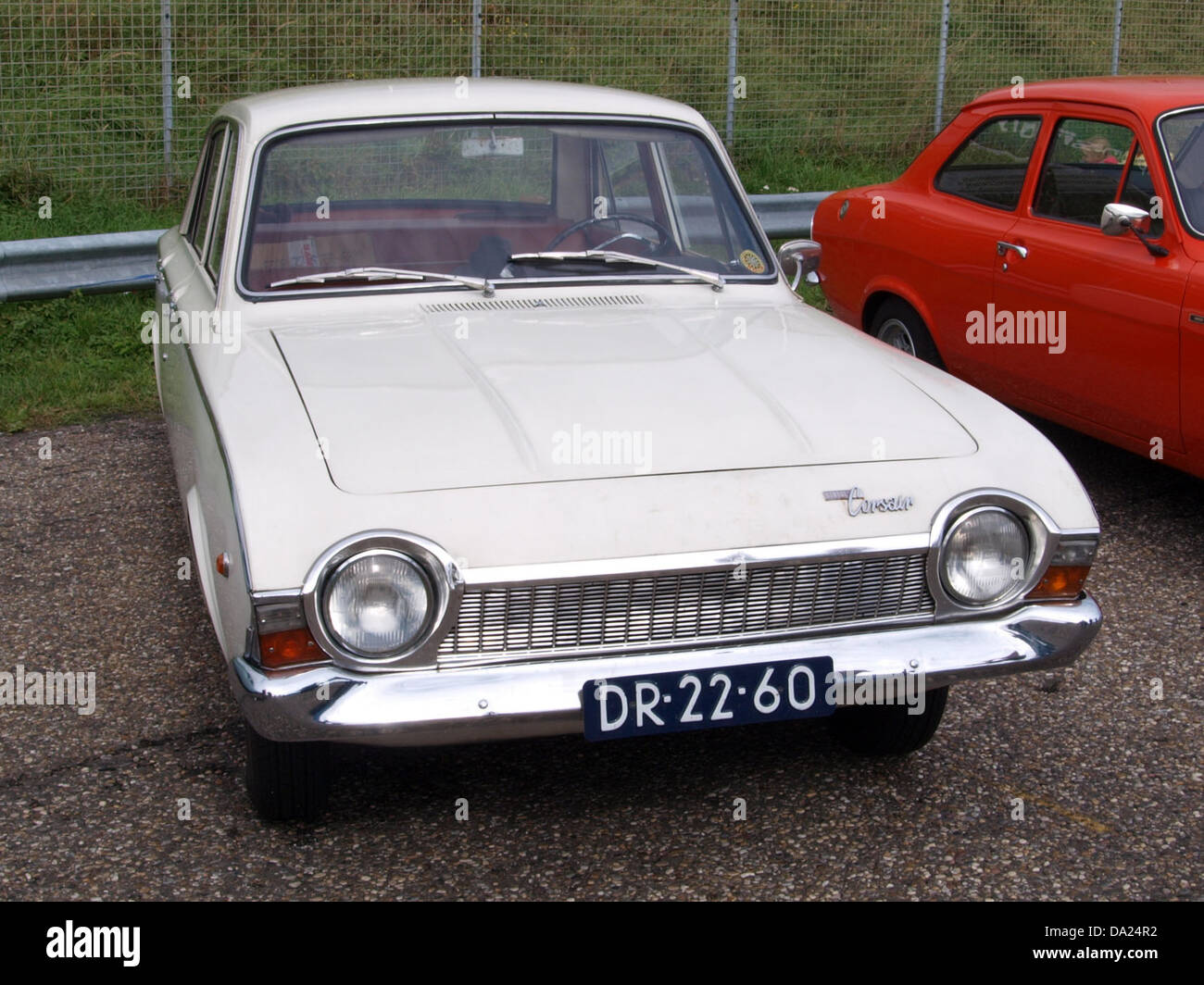 La Ford Consul Conair del 1964, raffigurata durante il Nationaal Oldtimer Festival di Zandvoort 2010, rappresenta un modello significativo della gamma Ford degli anni '1960. Quest'auto classica è un veicolo d'epoca molto apprezzato tra collezionisti e appassionati. Foto Stock