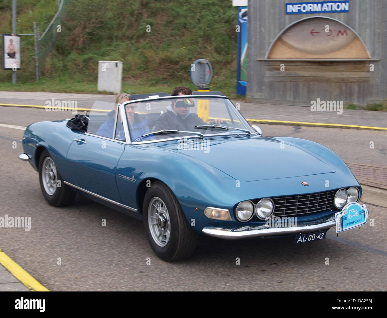 Una Fiat Dino Spider del 1967, presentata al Nationaal Oldtimer Festival di Zandvoort 2010, mostrando il suo design classico e l'ingegneria italiana. Foto Stock