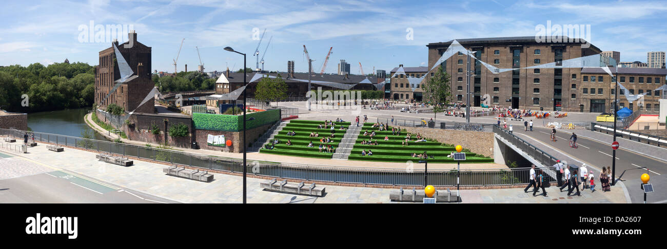 New Central Saint Martins College of Art and Design Building in Kings Cross, London, Estate 2013 Foto Stock