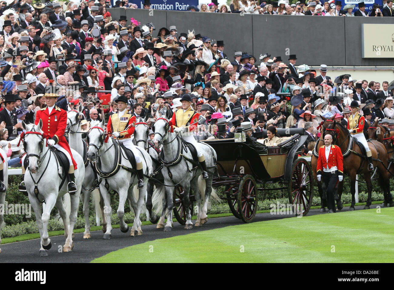 Regina al Royal Ascot - onorevoli giorno 2013 Foto Stock