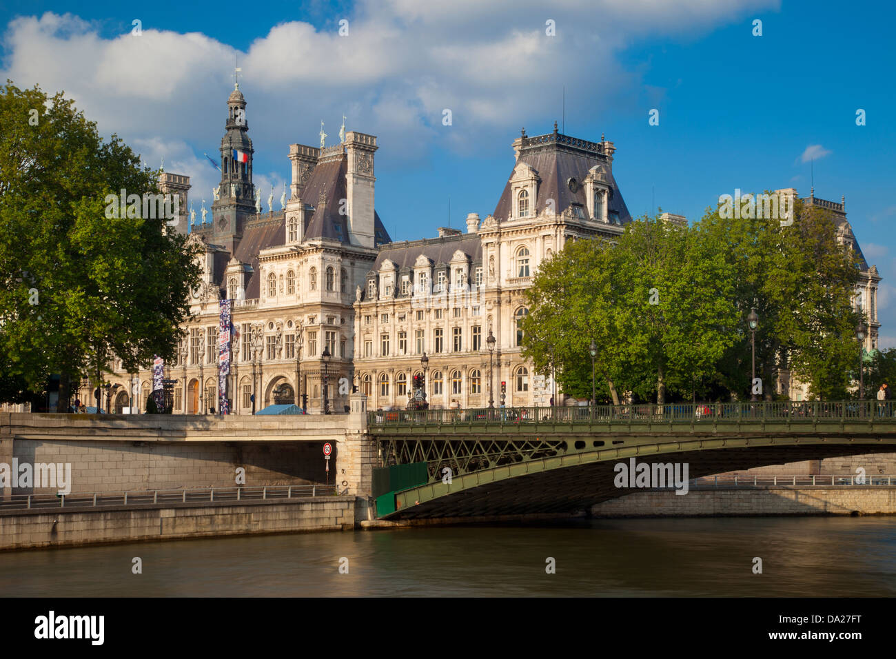 Hotel de Ville - Municipio, lungo le rive del Fiume Senna, Parigi Francia Foto Stock