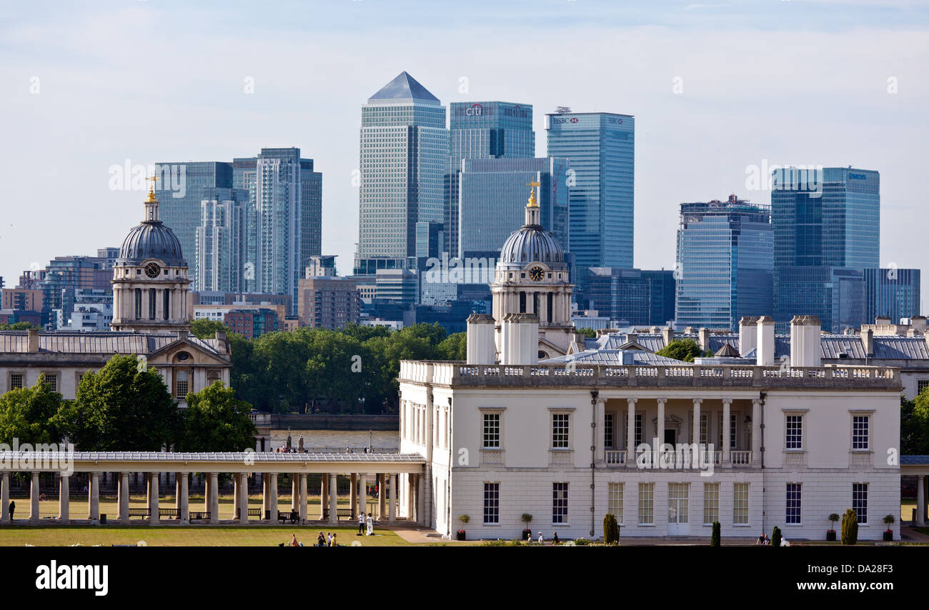 Canary Wharf e il Museo Marittimo da Greenwich Park London REGNO UNITO Foto Stock