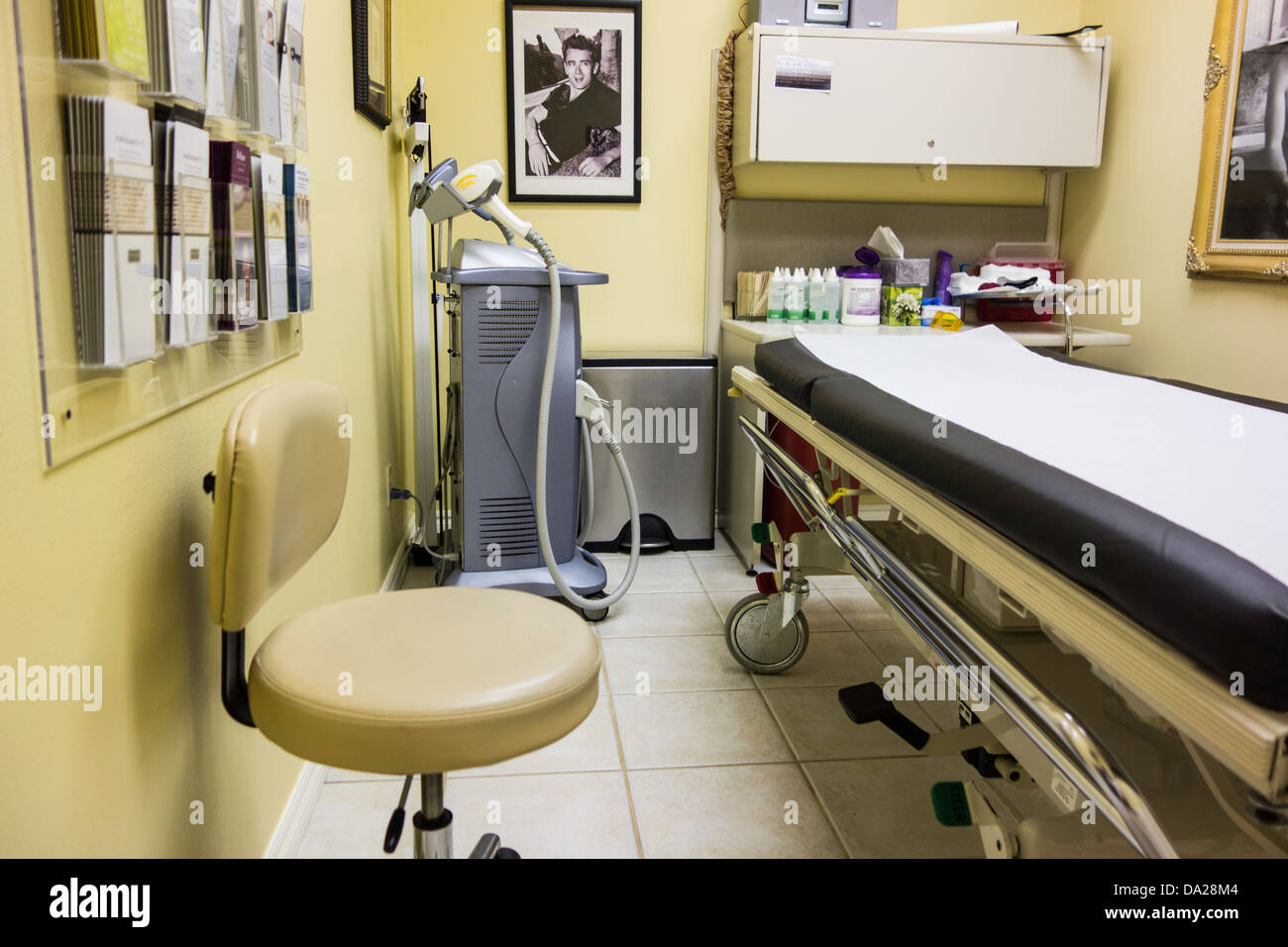 Una camera di esame in un trattamento cosmetico facility. Stati Uniti d'America Foto Stock
