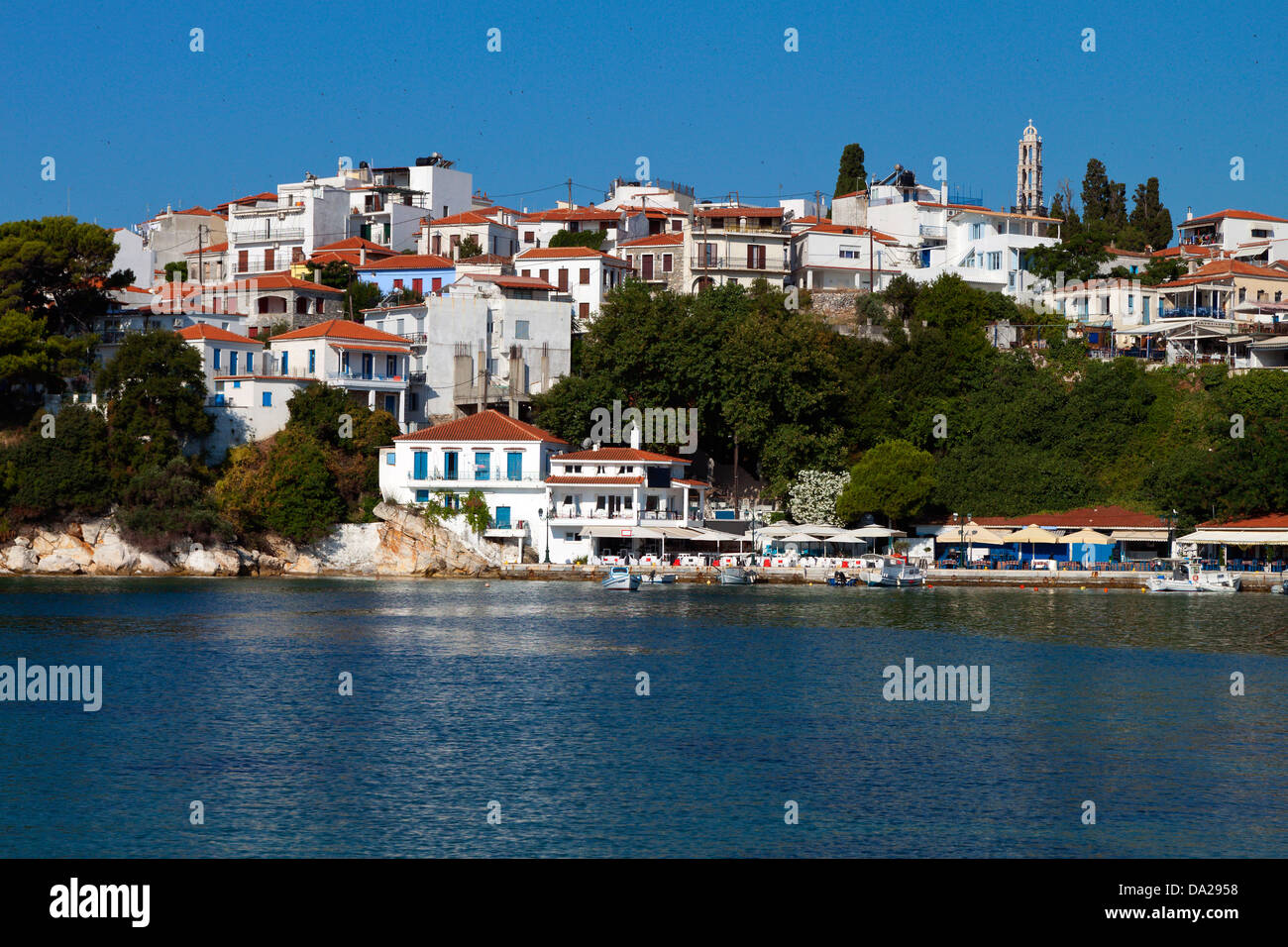 Isola di Skiathos in Grecia. Vista della zona Plakes e il vecchio porto. Foto Stock
