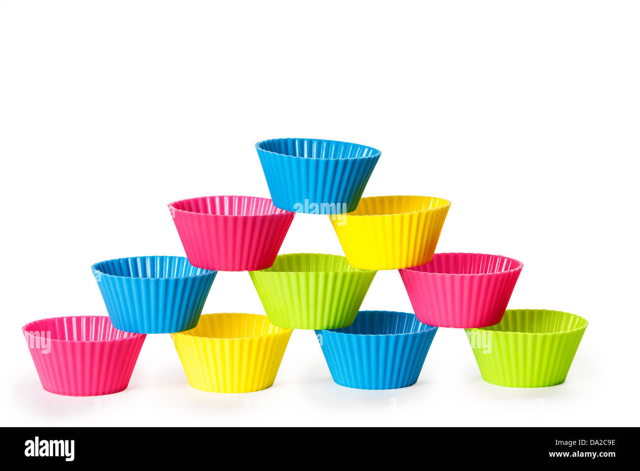 Cottura coppe in silicone per tortine o muffin su sfondo bianco Foto Stock