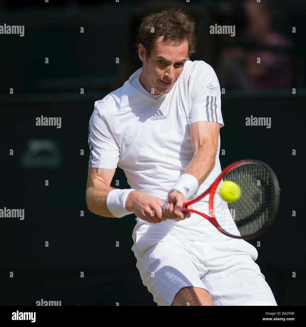 Il torneo di Wimbledon, Londra, Regno Unito. Il 1 luglio 2013. Il torneo di Wimbledon Tennis Championships 2013 tenutosi presso il All England Lawn Tennis e Croquet Club di Londra, Inghilterra, Regno Unito. Andy Murray (GBR) [2] anom. Mikhail YOUZHNY (RUS) [20] (equipaggio tagliato). Credito: Duncan Grove/Alamy Live News Foto Stock