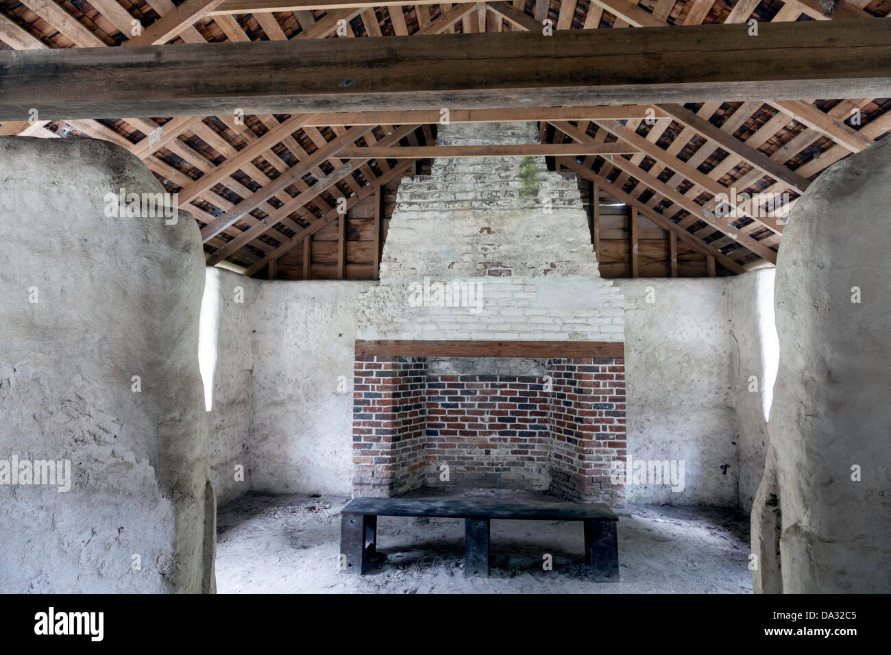 Caminetto in mattoni e cemento tabby della testa slave la cabina su Kingsley Plantation sulla Fort George Island in Florida. Foto Stock