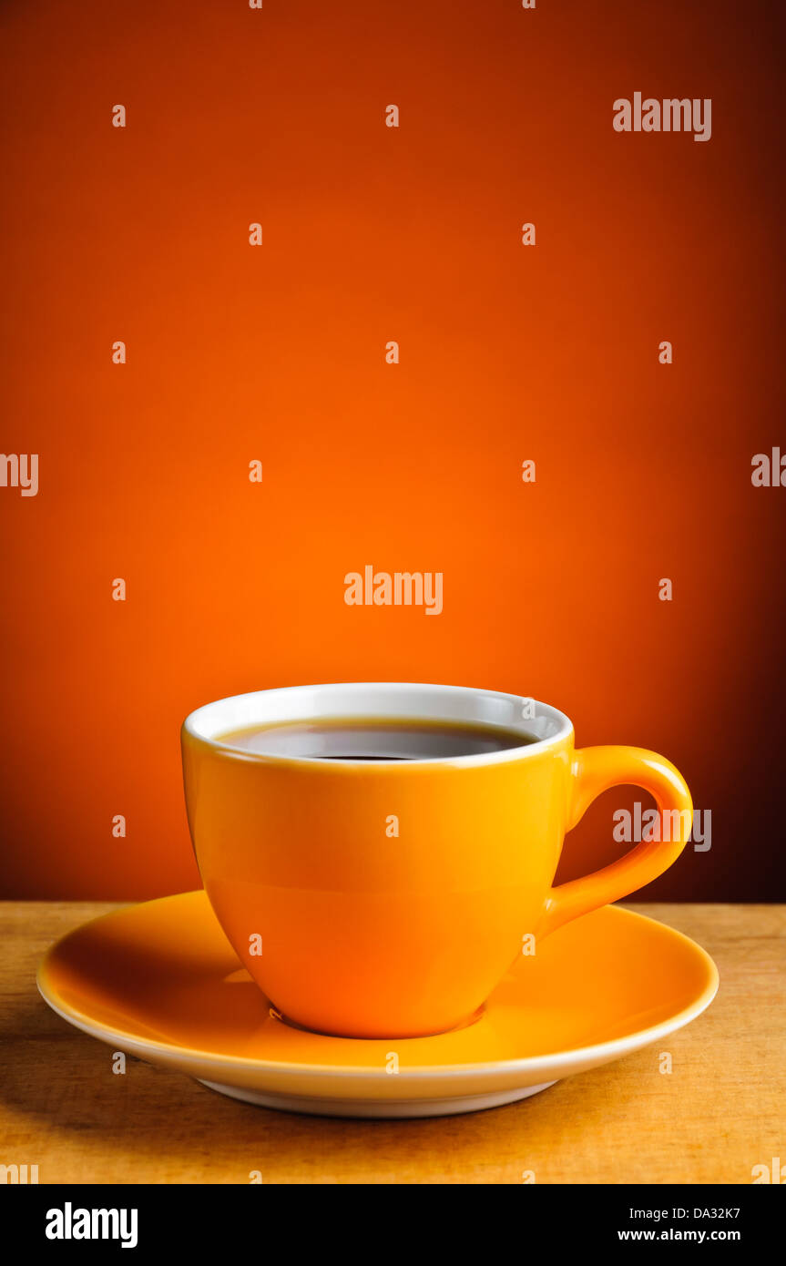 Ancora vita con orange tazza di caffè Foto Stock