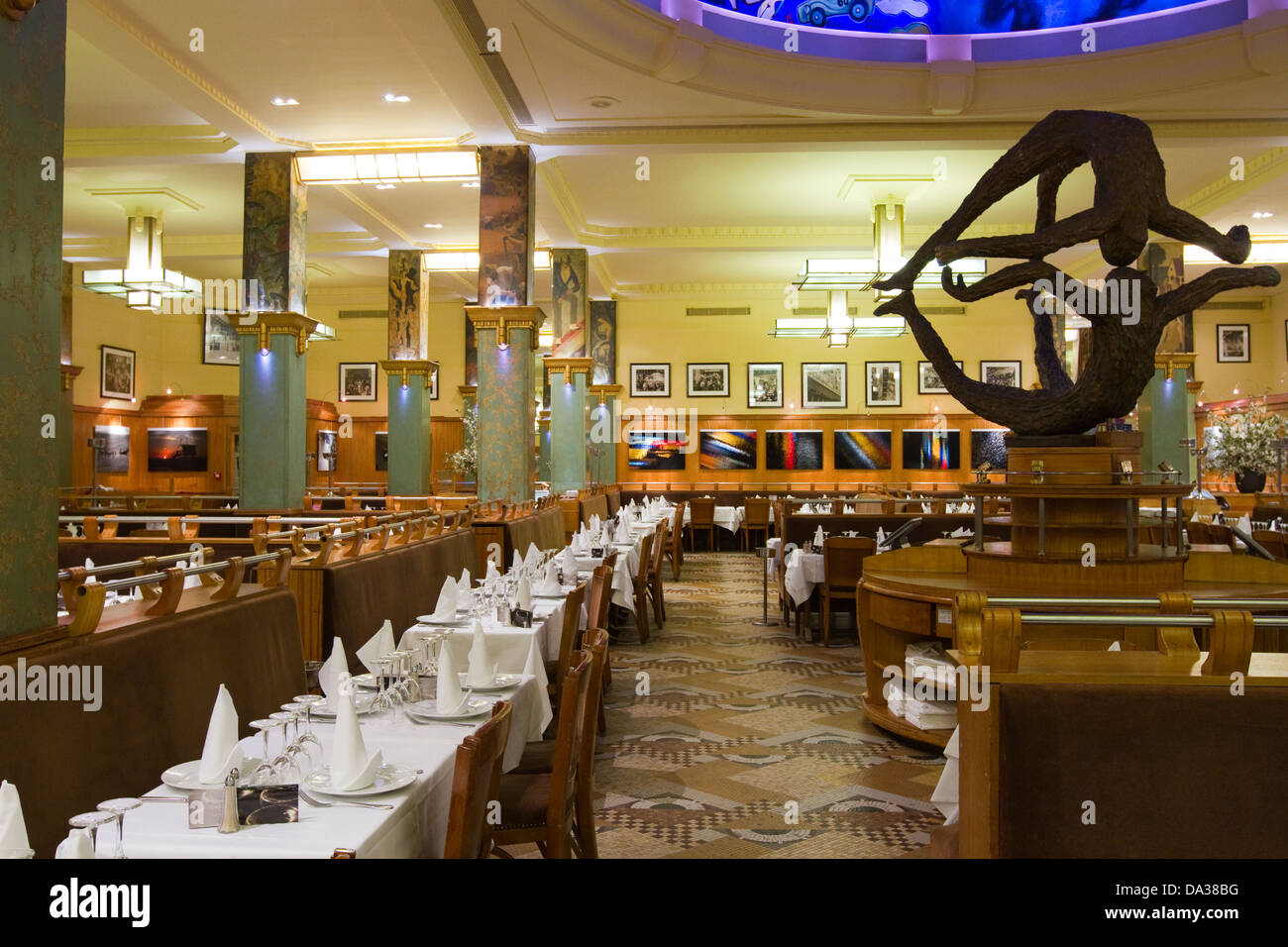 Stile Art Deco La Coupole ristorante in Montparnasse Parigi Francia Foto Stock