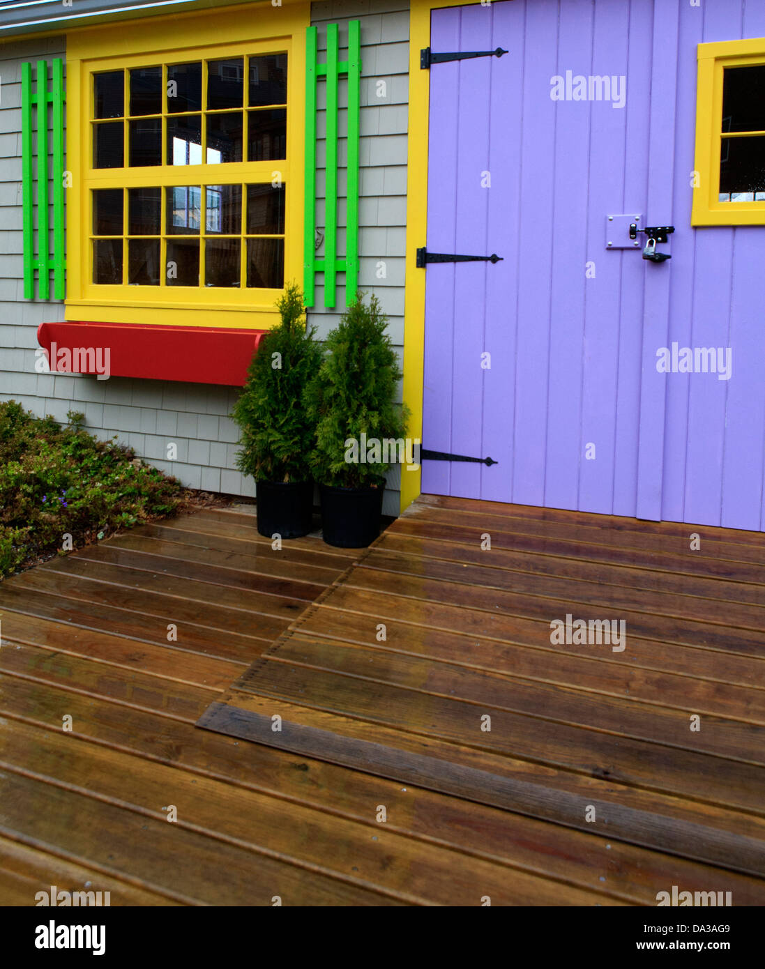 Distretto turistico con vivacemente colorati edifici in Bar Harbor, Maine. Foto Stock