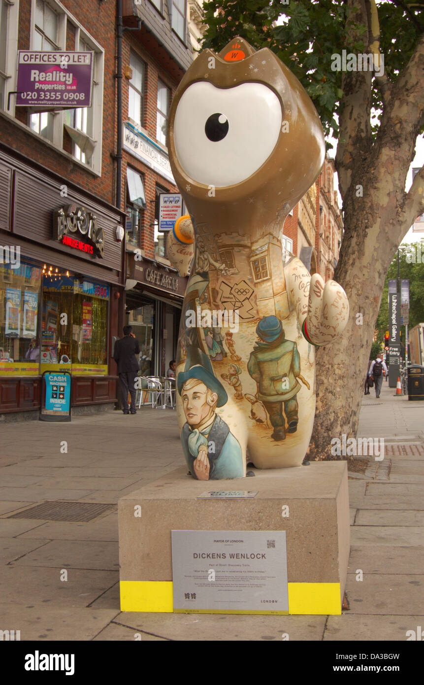 Dickens Wenlock su Aldgate High Street a Londra, Inghilterra. Solo uso editoriale, 16 agosto 2012 Foto Stock