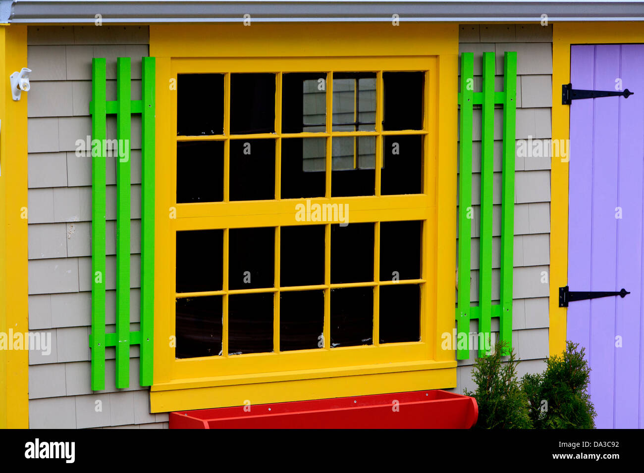 Distretto turistico con vivacemente colorati edifici in Bar Harbor, Maine. Foto Stock