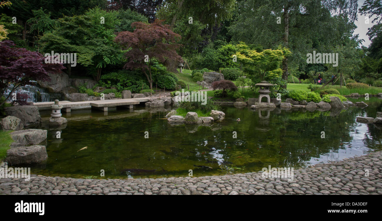 Il sereno giardino di Kyoto in Holland Park, Londra, Inghilterra Foto Stock