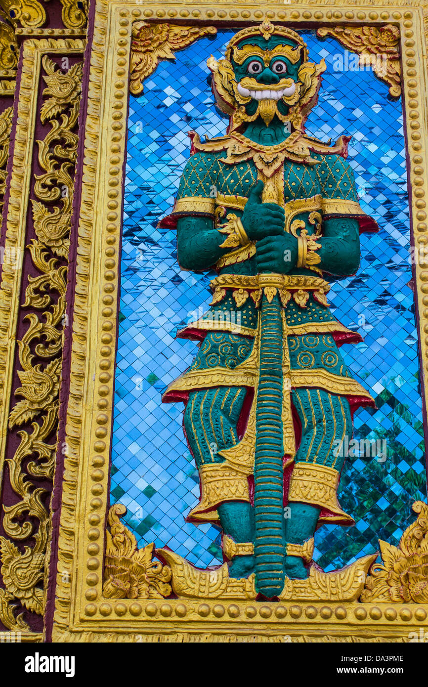 Gigantesca statua di Buddha nel Wat Sri Don Luna , Chiangmai Thailandia Foto Stock