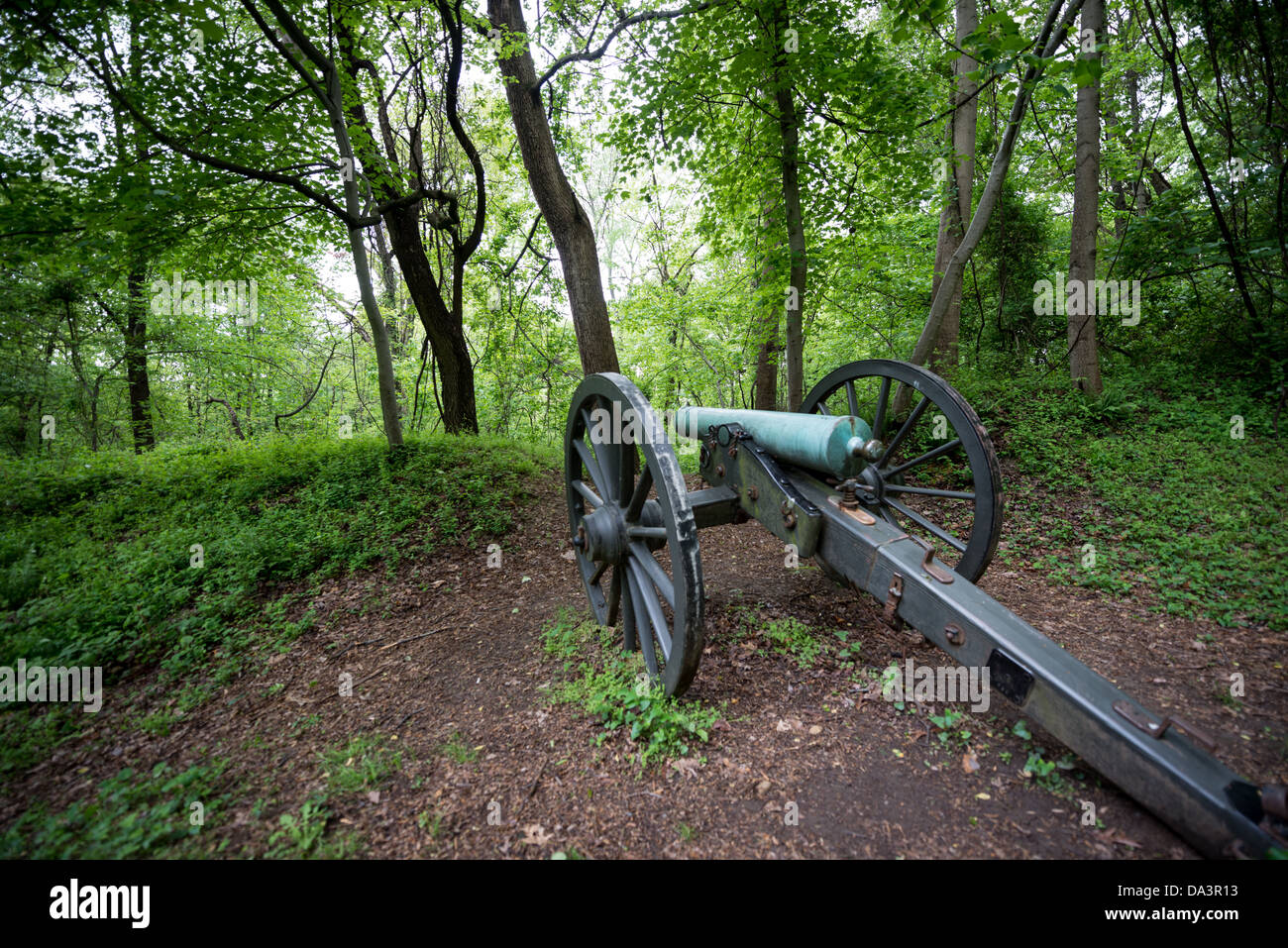 Fort Marcy Historic Cannon McLean Virginia // MCLEAN, Virginia, Stati Uniti - Historic Cannon at Fort Marcy. Sulle rive del Potomac a McLean, Virginia, appena a ovest di Washington DC, Fort Marcy è un sito storico sulla George Washington Parkway gestito dal National Park Service. Durante la guerra civile fu uno dei numerosi forti che circondarono Washington DC per proteggere la città. Foto Stock