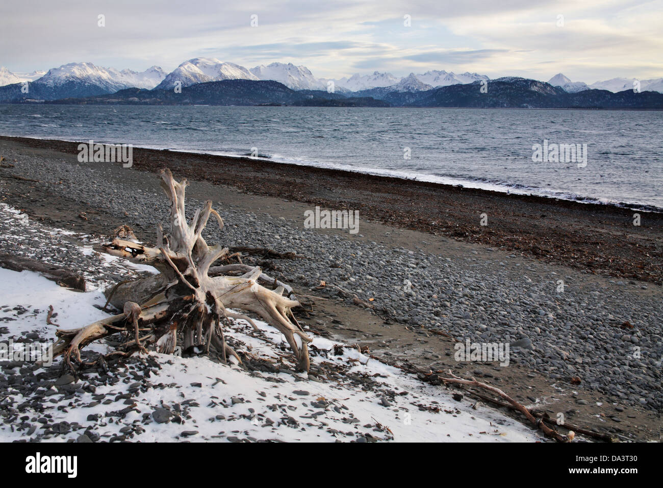 La neve sulla spiaggia, la fine di sputare a Homer Alaska, Penisola di Kenai, STATI UNITI D'AMERICA Foto Stock