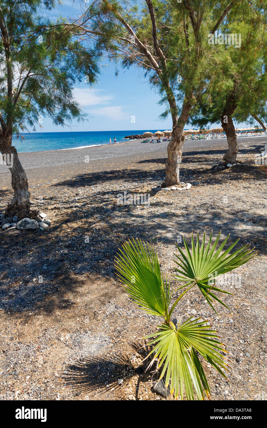 Il nero spiaggia vulcanica a Kamari Santorini Grecia Foto Stock