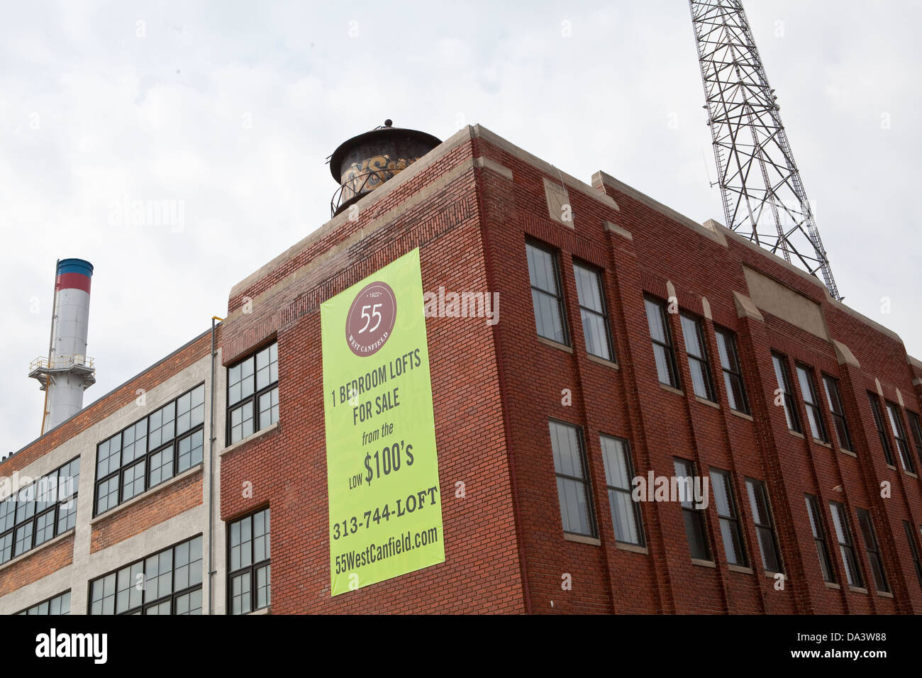 Un segno che mostra 1 camera da letto loft in vendita è visto a Detroit (MI) Midtown Foto Stock