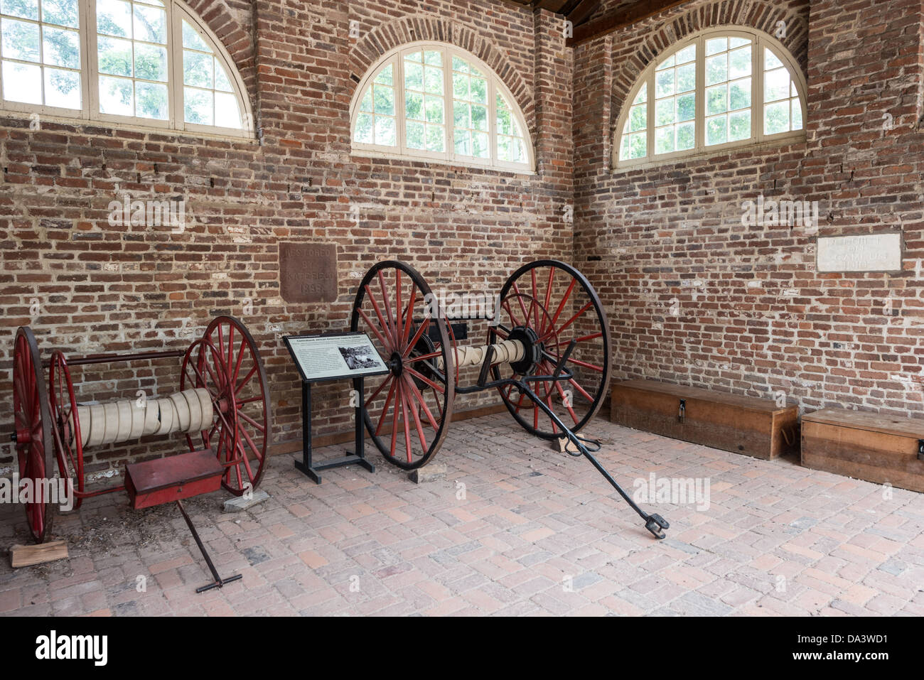 John Brown's Fort Interior Harpers Ferry West Virginia // HARPERS FERRY, West Virginia, Stati Uniti - l'interno del John Brown's Fort, un sito chiave nel Parco storico nazionale di Harpers Ferry, West Virginia. Questo edificio, originariamente la casa dei vigili del fuoco dell'Harpers Ferry Armory, fu il luogo dell'ultima resistenza dell'abolizionista John Brown durante il suo raid il 17 ottobre 1859. La struttura è stata spostata dalla sua posizione originale per ospitare la costruzione di ferrovie. Foto Stock