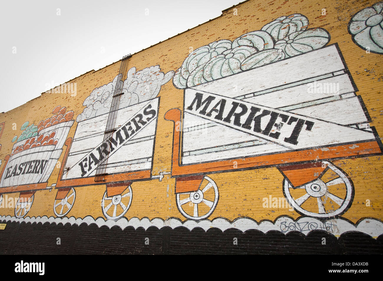 Un graffiti pubblicità Detroit Eastern Farmers Market è visto a Detroit (MI) Foto Stock