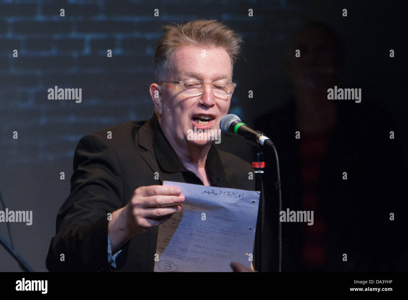 Londra, Regno Unito. Il 2 luglio 2013. Tom Robinson e EMI/Parlophone celebrare 35 anni poiché il potere nel buio con una via per tenere traccia delle prestazioni dell'album originale. Il 2 luglio 2013, Londra. Credito: martyn wheatley/Alamy Live News Foto Stock