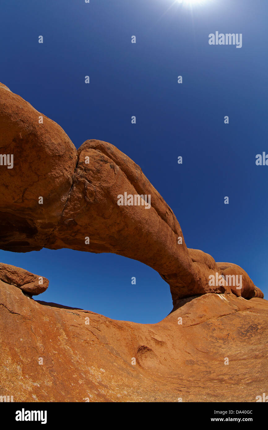 Roccia Naturale arch a Spitzkoppe, Namibia, Africa Foto Stock