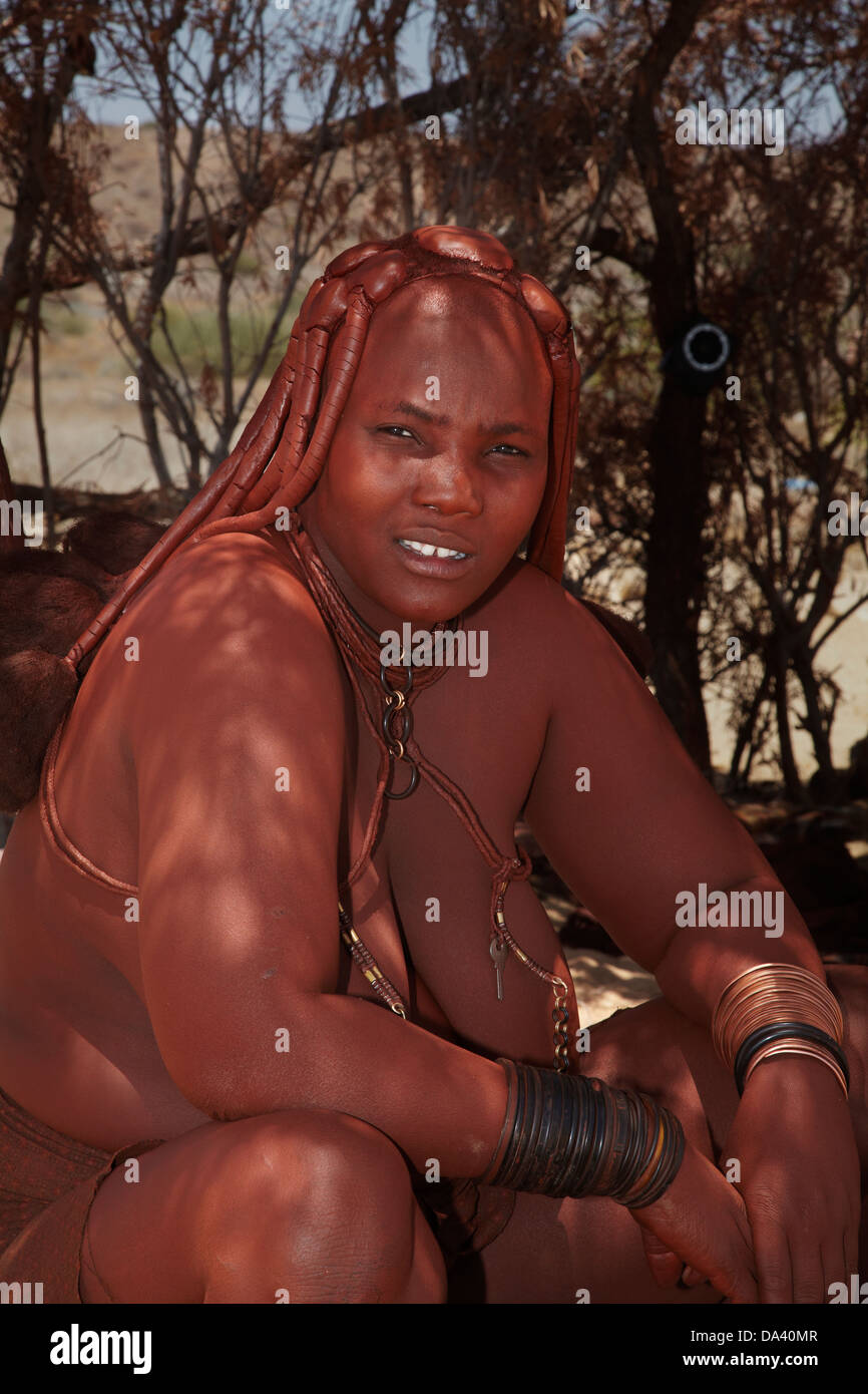 Donna Himba, vicino Uis, Namibia, Africa Foto Stock