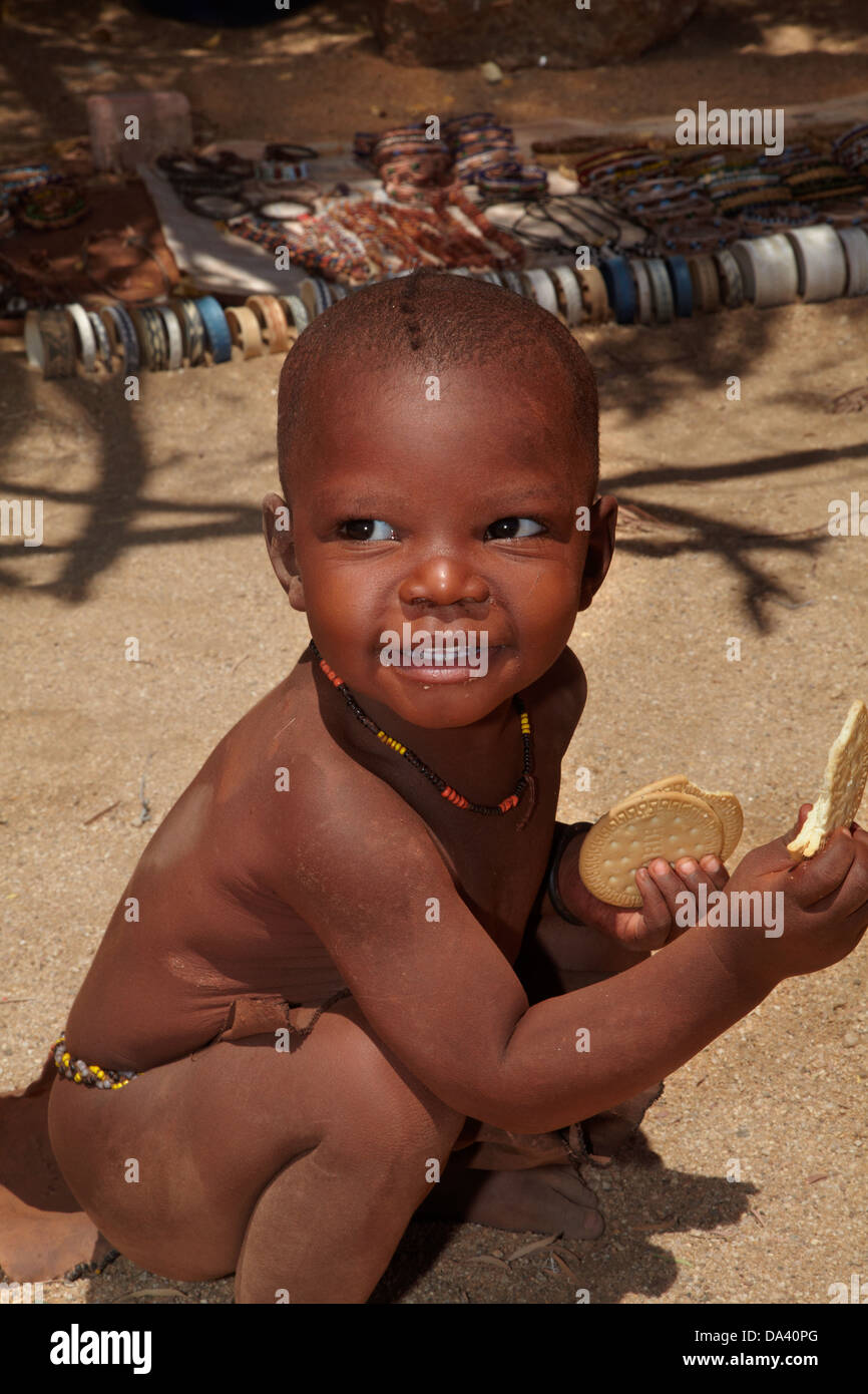 Giovane ragazza Himba vicino Uis, Namibia, Africa Foto Stock