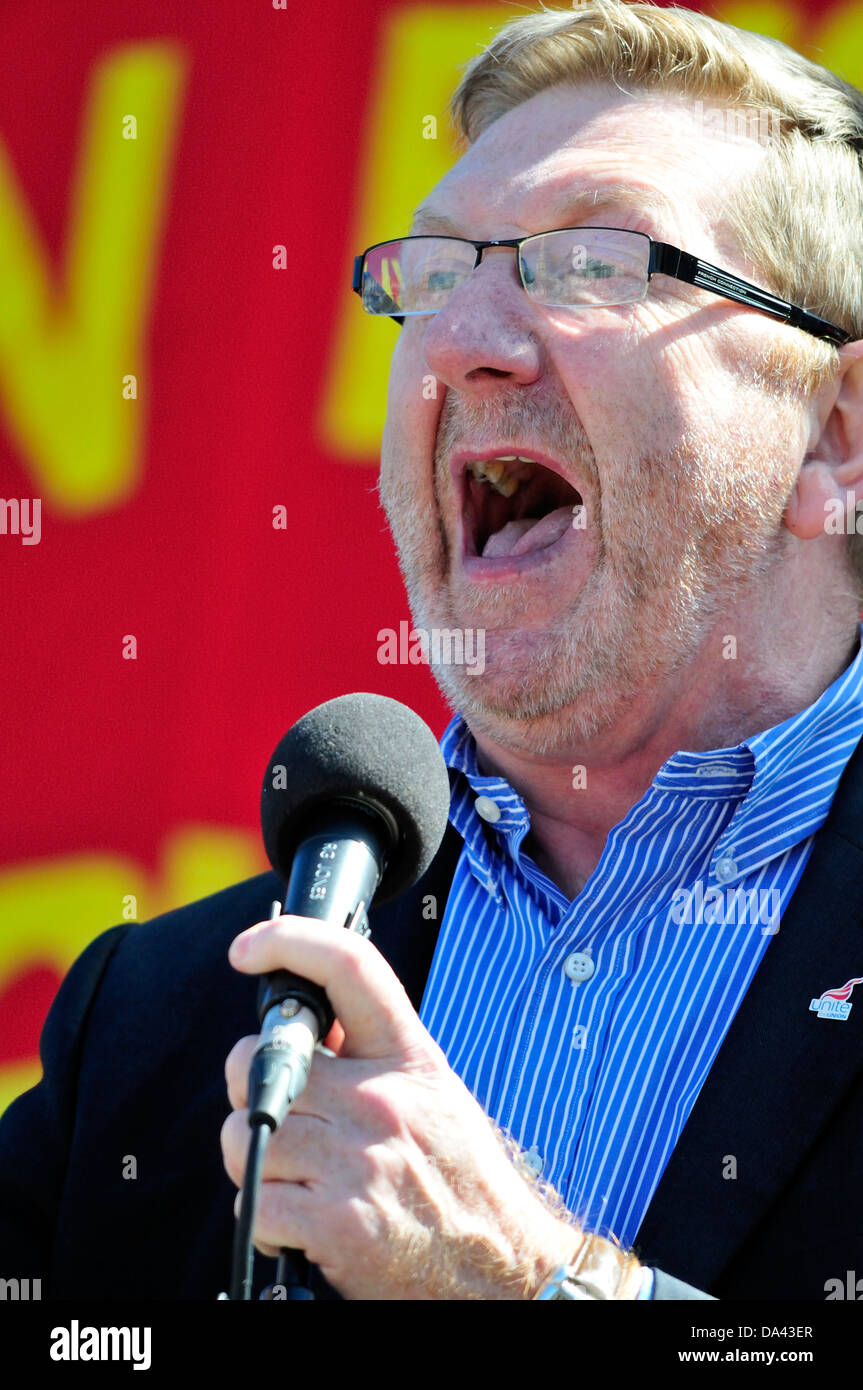 Mayday dimostrazione: Londra, 1 maggio 2013. Trafalgar Square. Len McCluskey, Gen. Segretario, uniscono unione Foto Stock