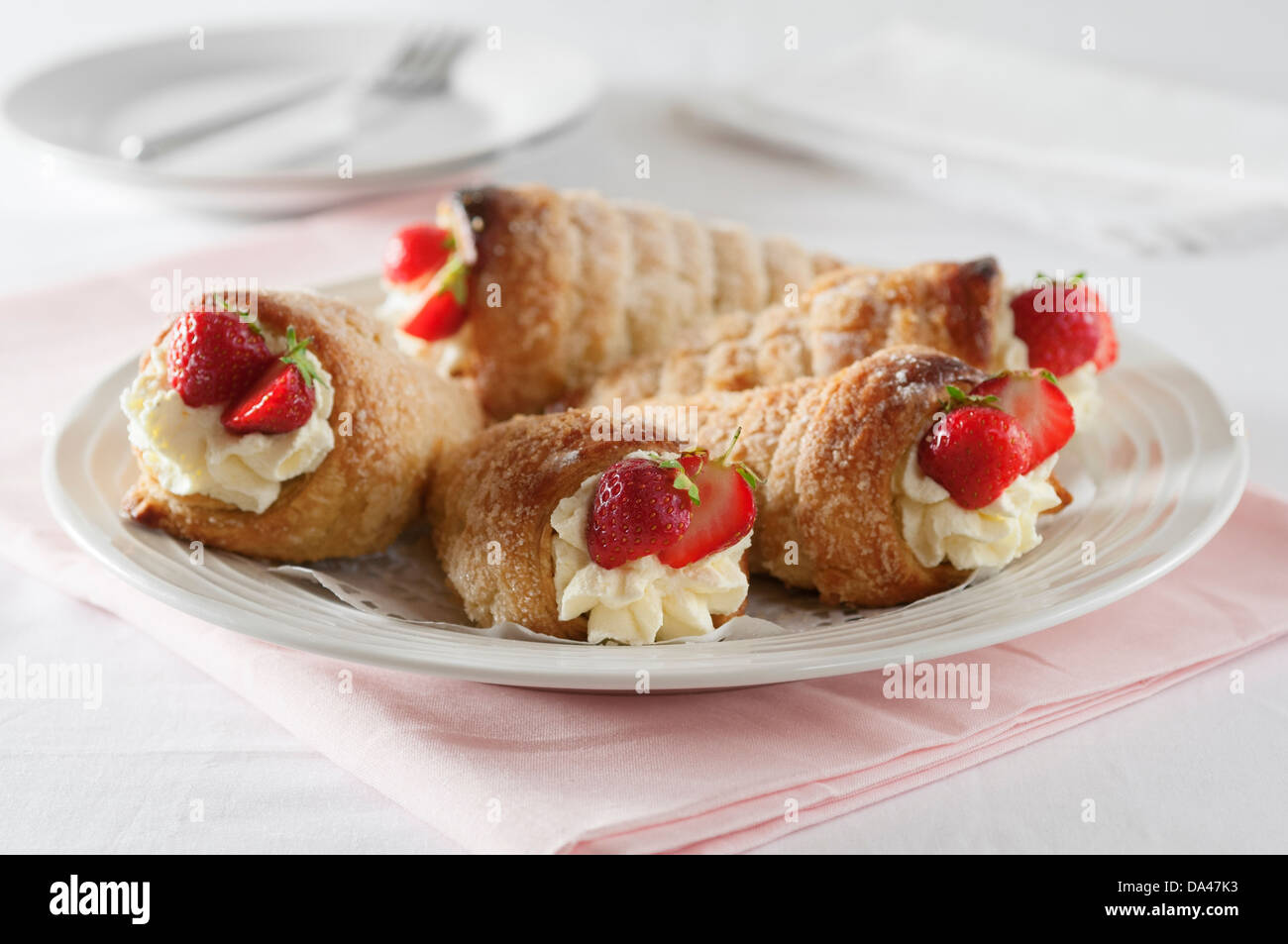 La crema di corna tradizionali torte di crema Foto Stock