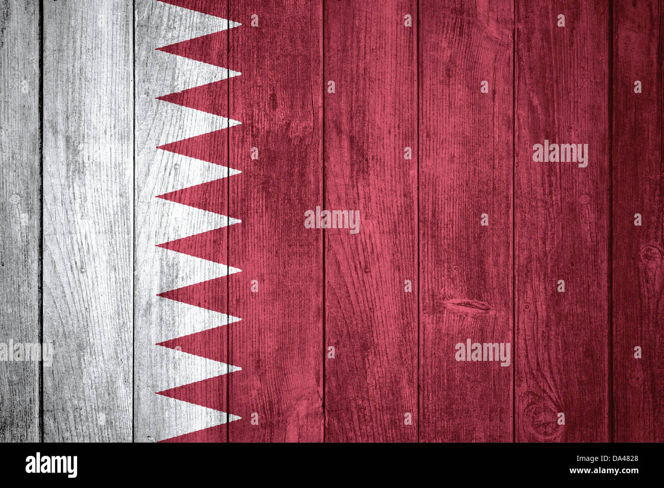 Bandiera del Qatar Qatar o banner su sfondo di legno Foto Stock