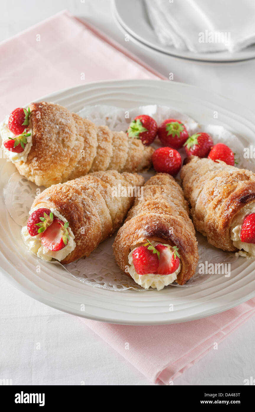 La crema di corna tradizionali torte di crema Foto Stock