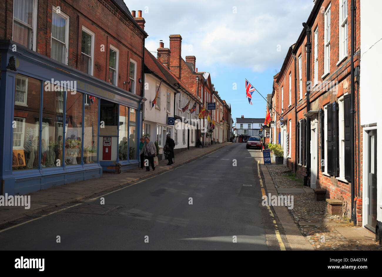 La High Street a poca Walsingham, Norfolk, Inghilterra. Foto Stock