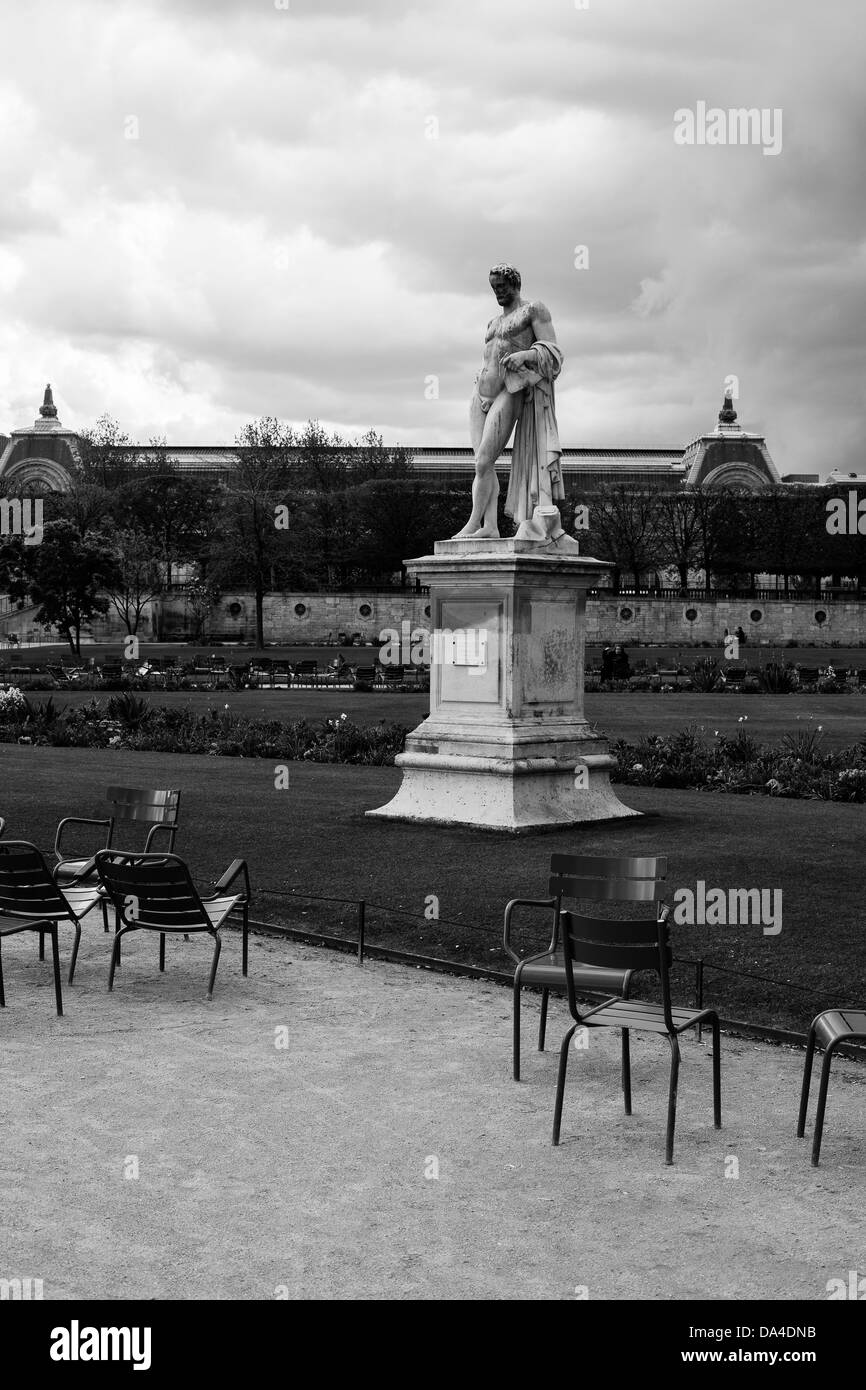 Statua nel giardino delle Tuileries Foto Stock