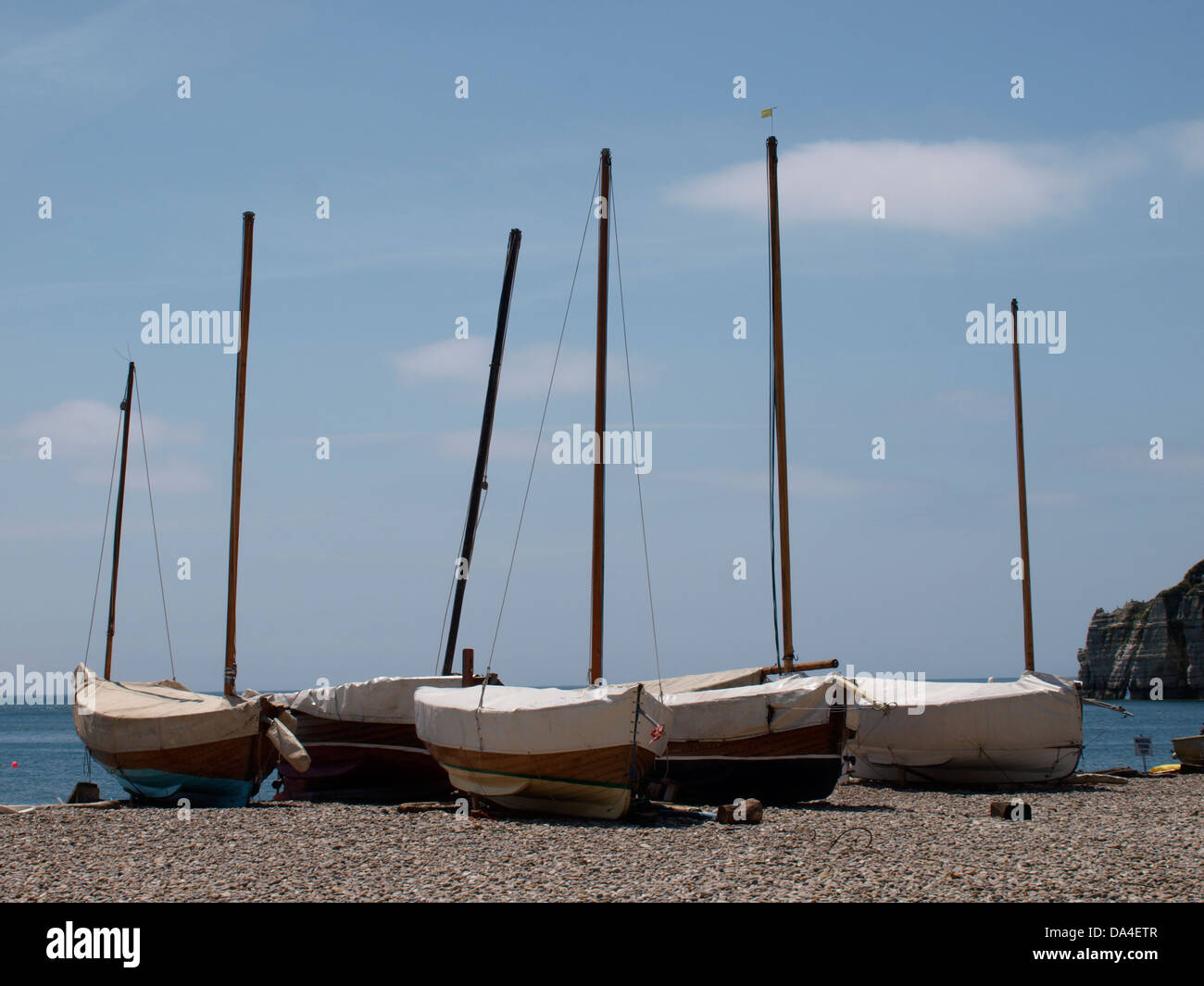 Barche sulla spiaggia, birra, Devon, Regno Unito 2013 Foto Stock