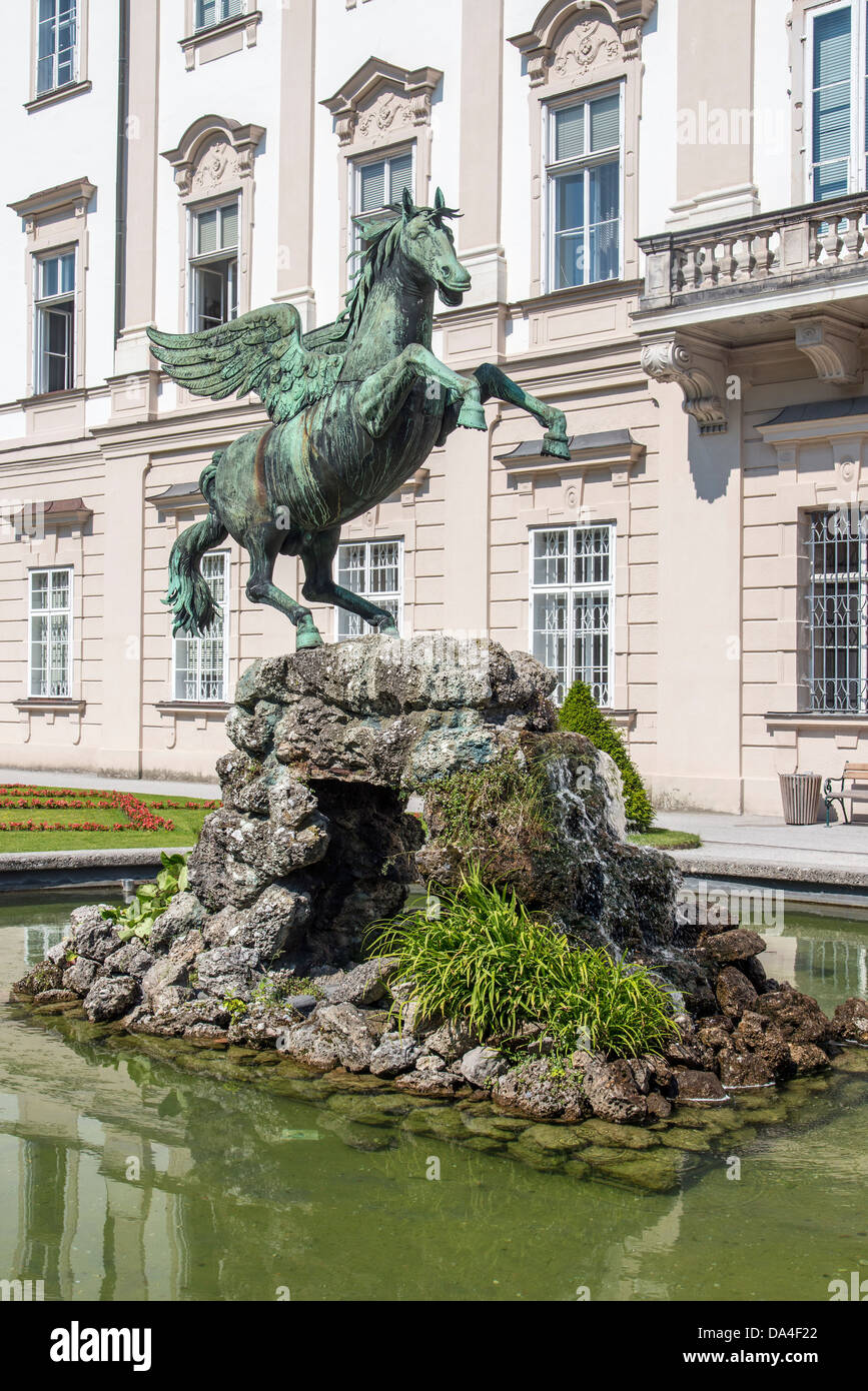 Pegasus fontana e il Palazzo Mirabell o Schloss Mirabell, Salisburgo, Austria Foto Stock