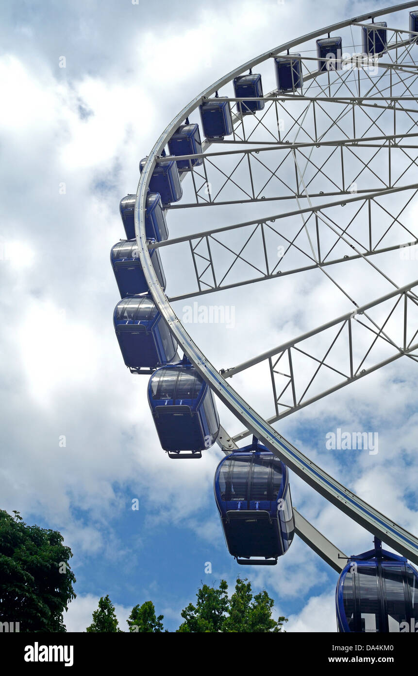 Sziget occhio il più grande mobile ruota panoramica Ferris in Europa si trova sulla Erzsebet Square Budapest Ungheria Europa Foto Stock